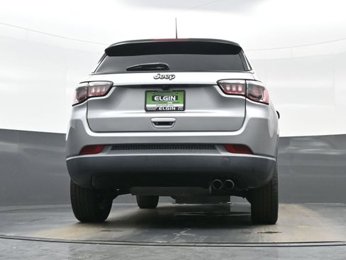Used 2022 Jeep Compass Altitude FWD image 27