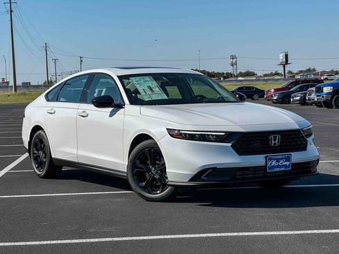 New 2025 Honda Accord SE image 2