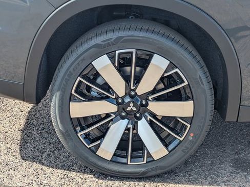 New 2026 Mitsubishi Outlander SE image 5