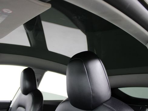 Used 2021 Tesla Model Y Performance image 10