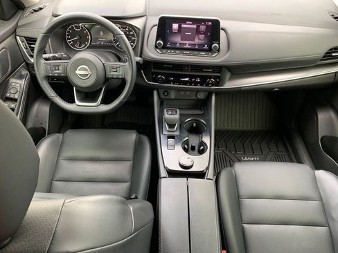 Used 2024 Nissan Rogue SV w/ SV Premium Package image 15