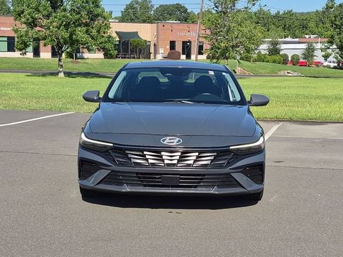 Used 2025 Hyundai Elantra SEL FWD image 16