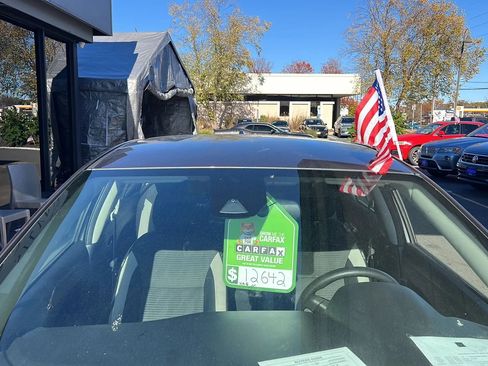 Used 2021 Nissan Versa SV image 14