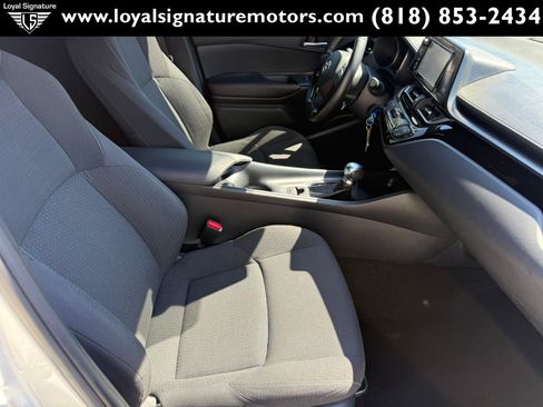 Used 2018 Toyota C-HR XLE FWD image 24