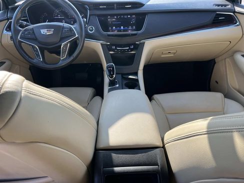 Used 2017 Cadillac XT5 Luxury w/ Driver Awareness Package FWD image 10