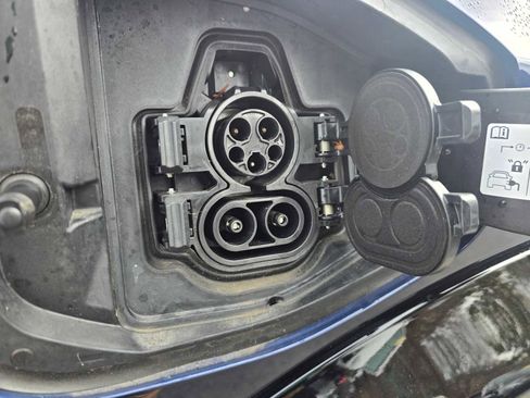 Used 2024 Nissan Ariya FWD image 10