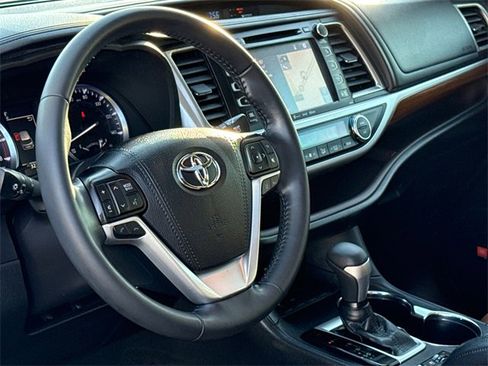 Used 2019 Toyota Highlander Limited image 20