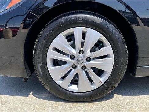 Used 2025 Nissan Sentra S FWD image 34