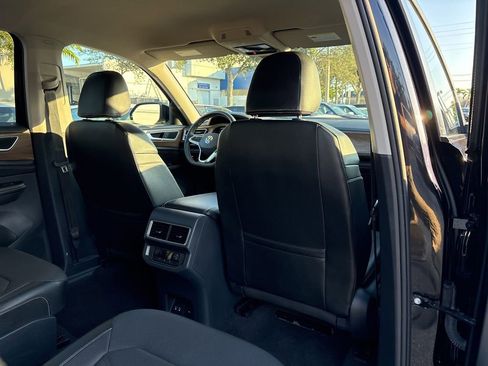 Used 2024 Volkswagen Atlas SE image 17