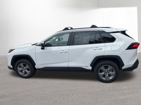 Used 2024 Toyota RAV4 LE AWD/4WD image 18