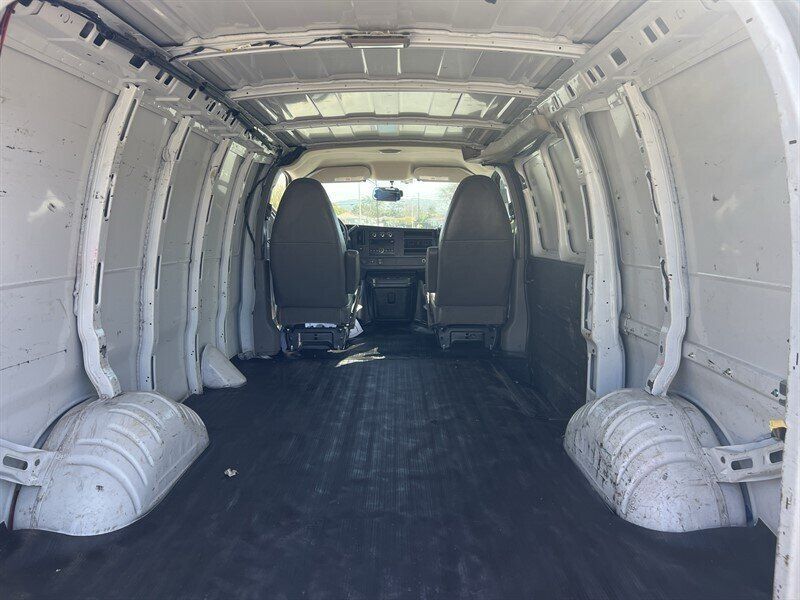 Used 2013 GMC Savana 2500 RWD image 8