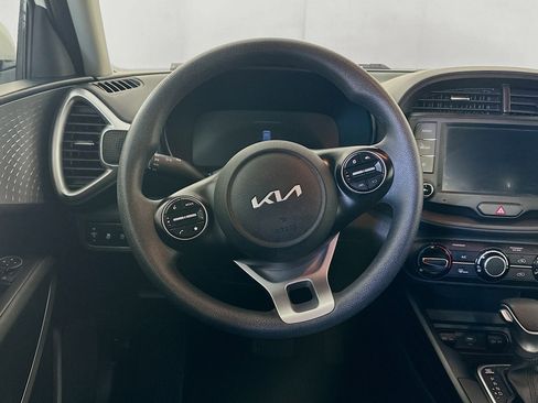 Used 2025 Kia Soul LX w/ LX Technology Package image 18