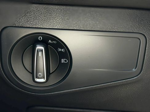 Used 2019 Volkswagen Tiguan SE w/ Panoramic Sunroof Package FWD image 26