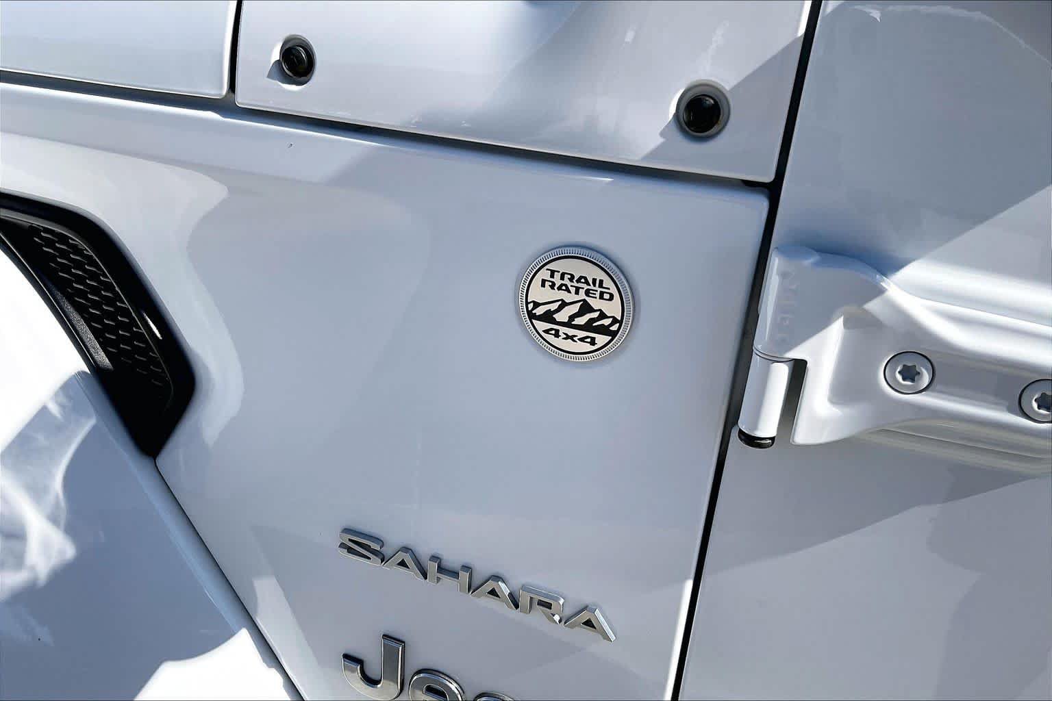 Used 2024 Jeep Wrangler Unlimited Sahara AWD/4WD image 10