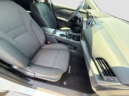 Used 2024 Nissan Rogue S FWD image 14