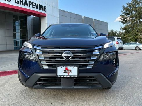 Used 2025 Nissan Rogue SV AWD/4WD image 3