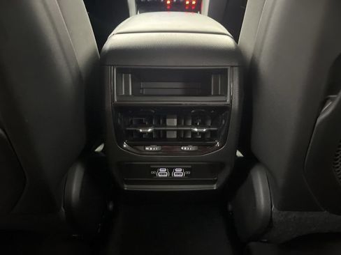 Used 2025 Jeep Grand Cherokee Laredo AWD/4WD image 29