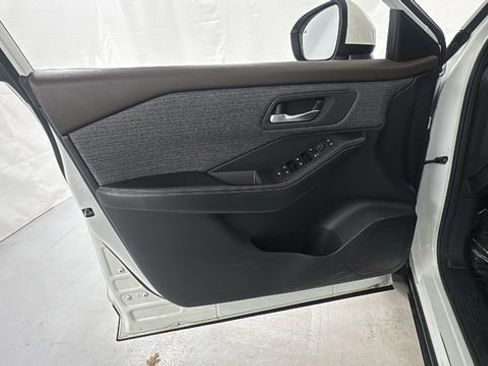 Used 2023 Nissan Rogue SV image 18