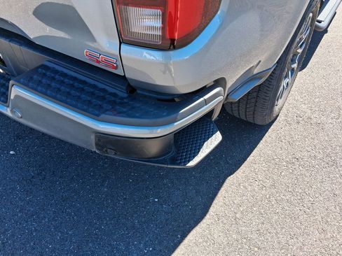 Used 2023 Chevrolet Colorado LT w/ LT Convenience Package III image 7