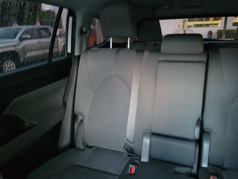 Used 2020 Toyota Highlander LE AWD/4WD image 20