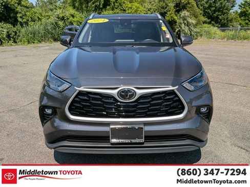 Certified 2024 Toyota Highlander XLE AWD/4WD image 8