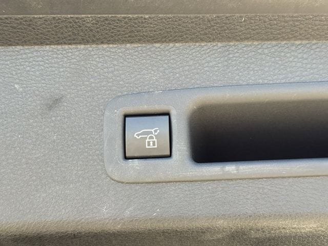 Used 2025 Toyota Sienna XLE FWD image 36