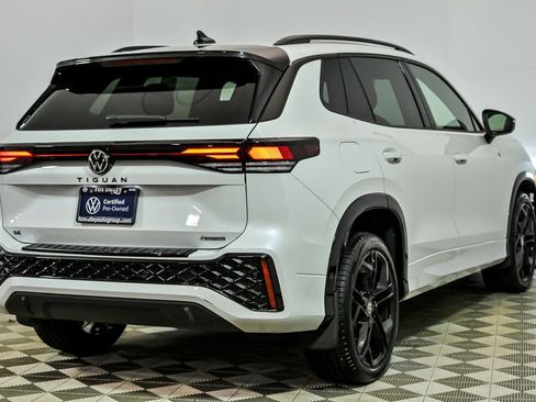 Used 2025 Volkswagen Tiguan SE R-Line AWD/4WD image 8