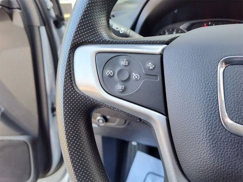 Used 2022 GMC Terrain SLE image 25