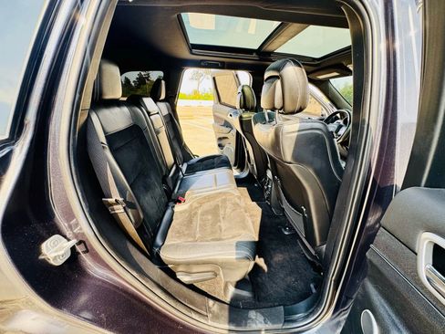 Used 2014 Jeep Grand Cherokee SRT image 29