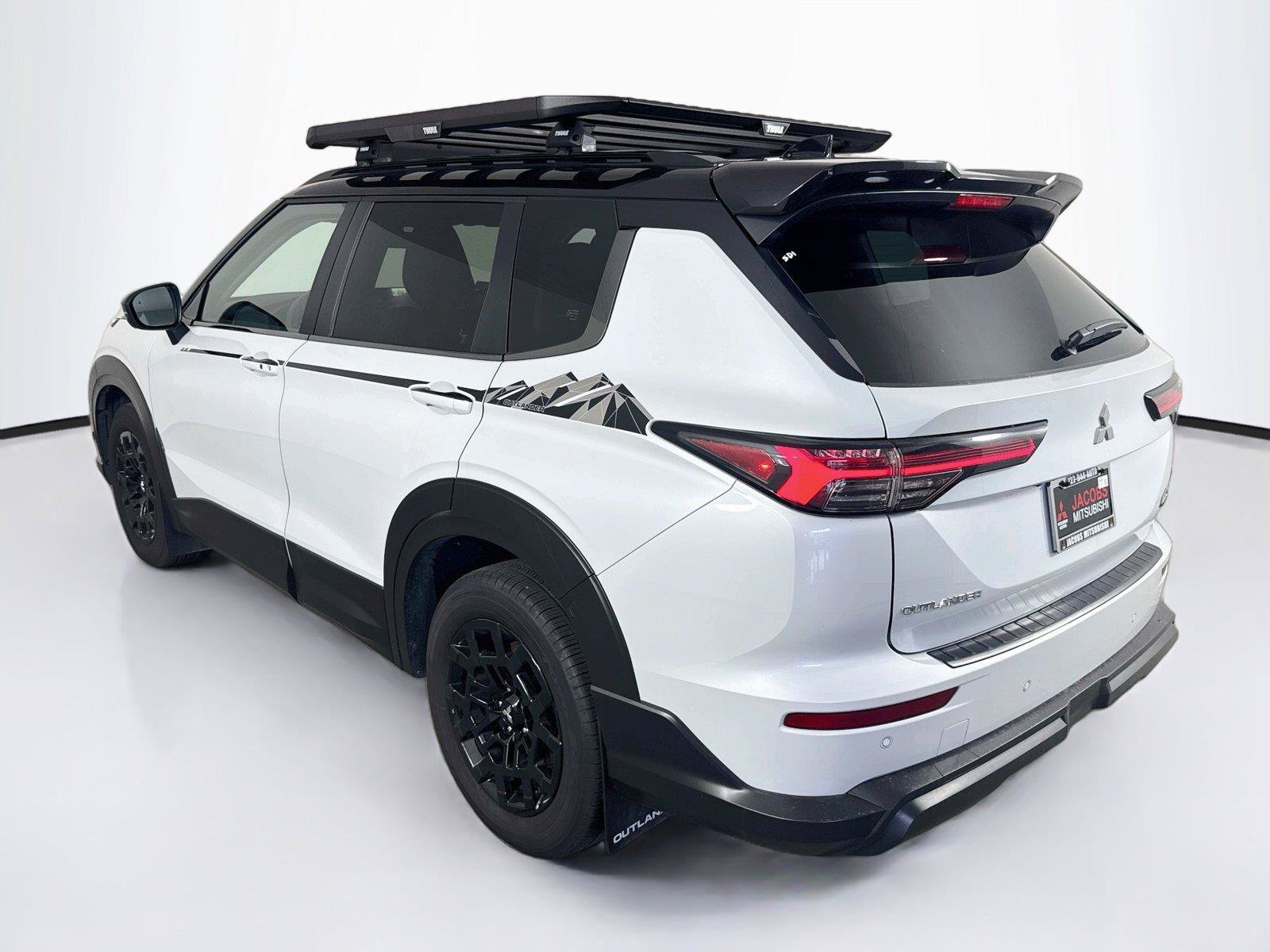 Used 2026 Mitsubishi Outlander AWD image 3