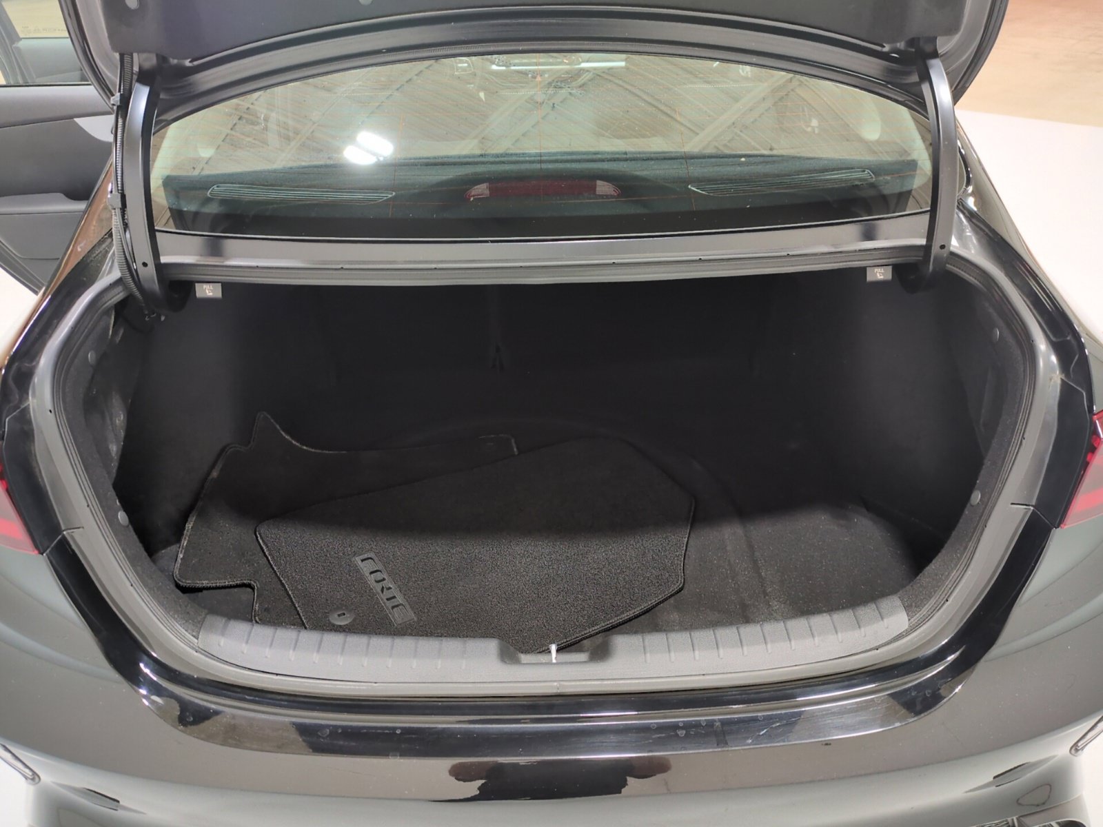 Used 2023 Kia Forte LXS w/ LXS Technology Package FWD image 12