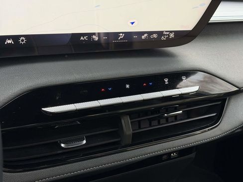 Used 2025 Buick Enclave Preferred image 6