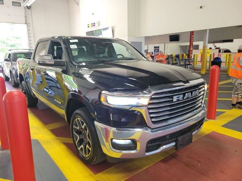 Used 2025 RAM 1500 Laramie AWD/4WD image 2