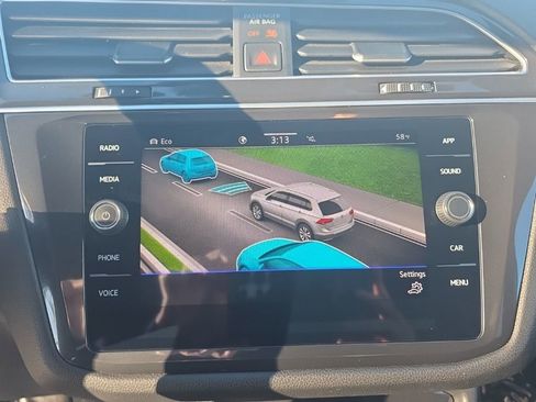 Certified 2024 Volkswagen Tiguan SE R-Line image 17