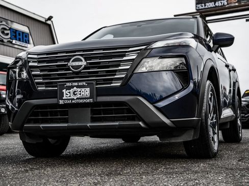 Used 2024 Nissan Rogue SV AWD/4WD image 5
