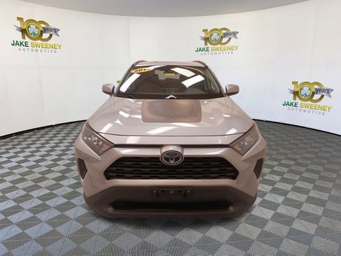 Used 2019 Toyota RAV4 LE image 3