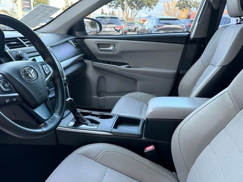 Used 2017 Toyota Camry SE image 12