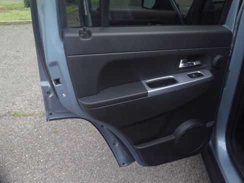 Used 2012 Jeep Liberty Arctic AWD/4WD image 20