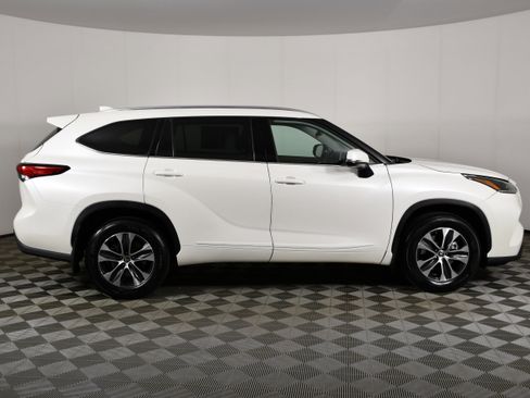 Used 2021 Toyota Highlander XLE image 5