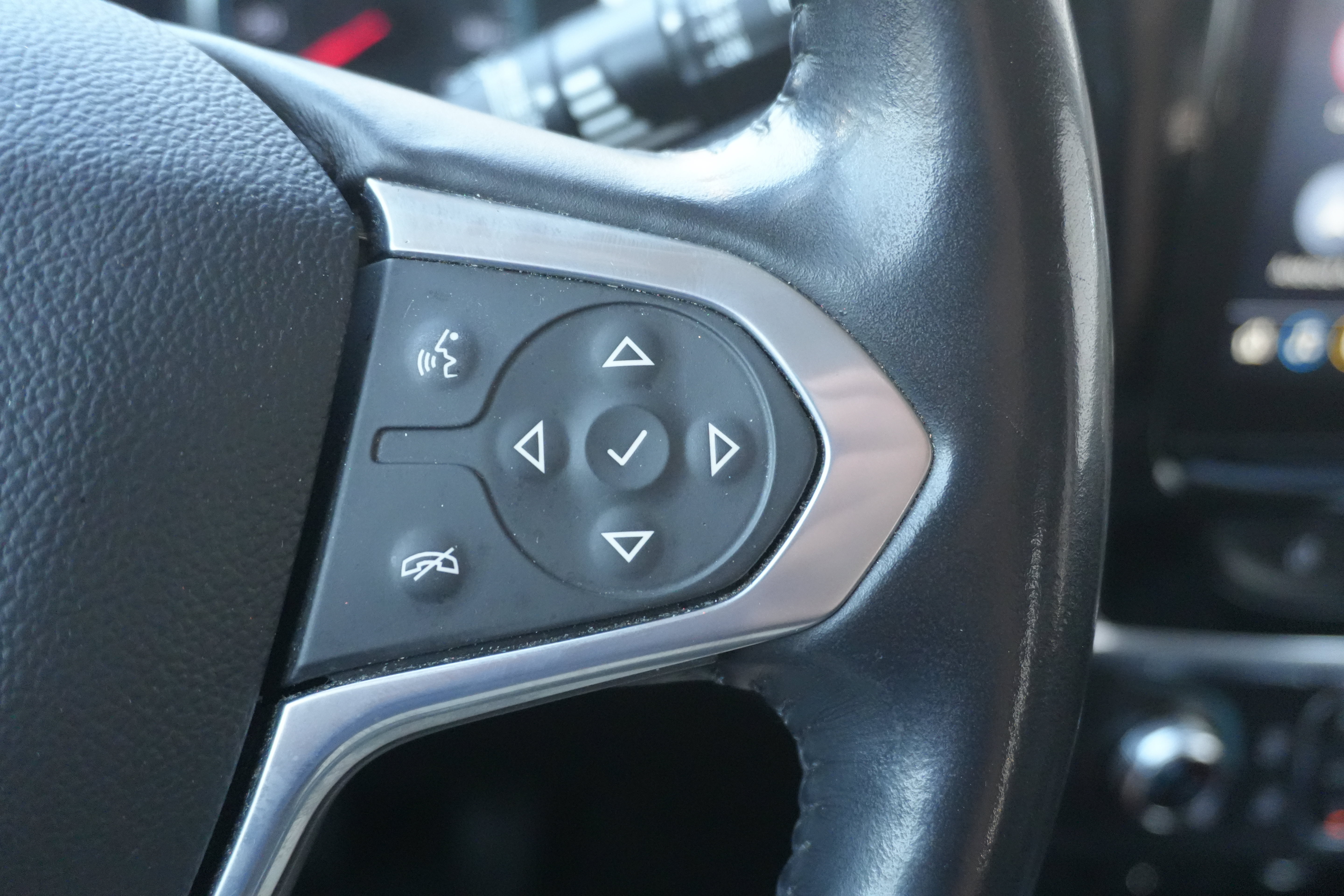 Used 2021 Chevrolet Traverse LT AWD/4WD image 36