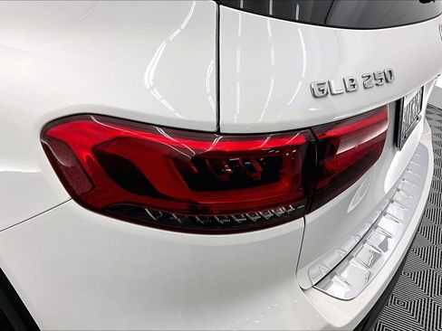 Used 2022 Mercedes-Benz GLB 250 image 27
