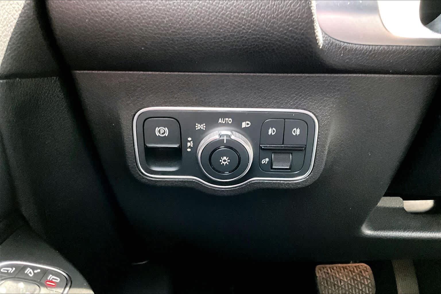 Used 2021 Mercedes-Benz GLB 250 image 34