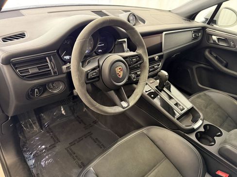 Certified 2023 Porsche Macan GTS image 4