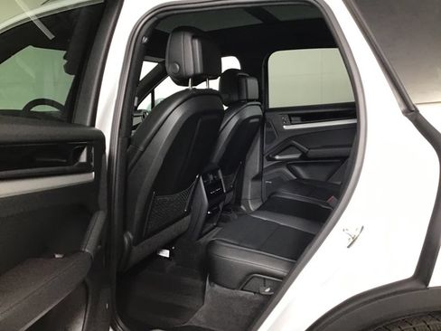Certified 2024 Porsche Cayenne AWD/4WD image 29