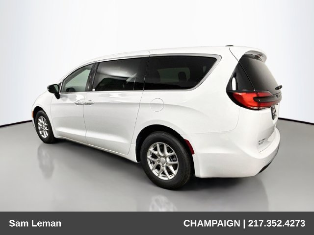 New 2027 Chrysler Pacifica Select FWD image 5