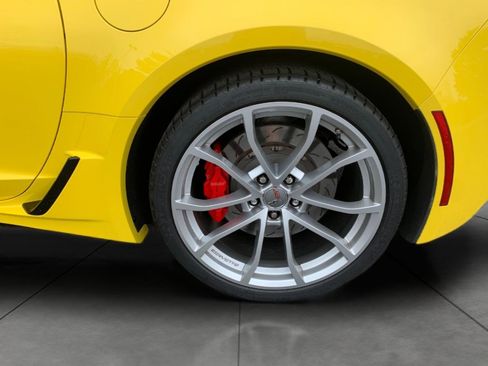 Used 2017 Chevrolet Corvette Grand Sport w/ Grand Sport Heritage Package RWD image 3