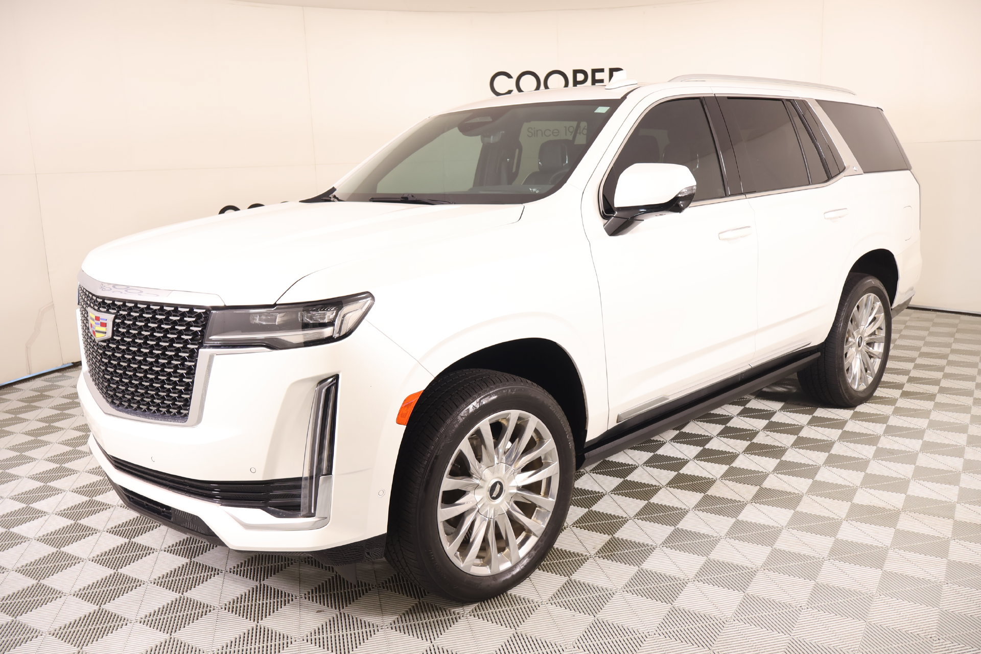 Used 2024 Cadillac Escalade Premium Luxury w/ Performance Package AWD/4WD image 10