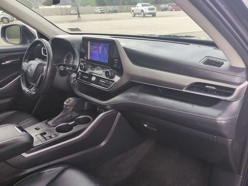 Used 2023 Toyota Highlander XLE FWD image 52