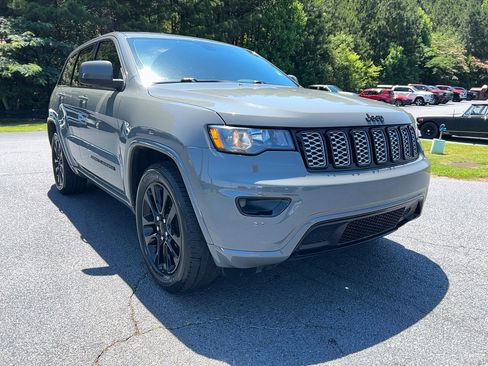 Used 2019 Jeep Grand Cherokee Altitude RWD image 3