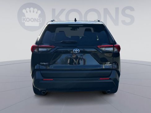 Used 2020 Toyota RAV4 LE image 5